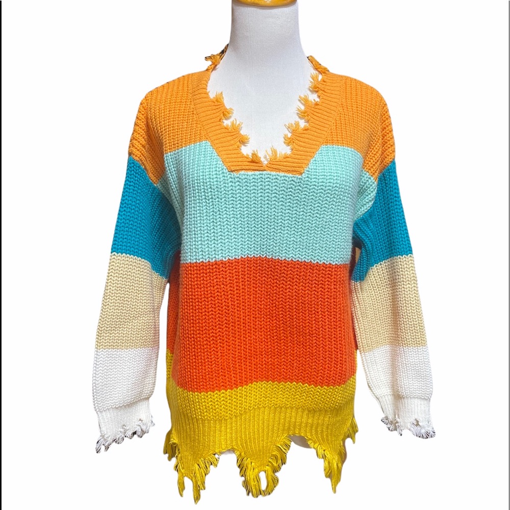 Super trendy frayed sweater! Perfect for fall!